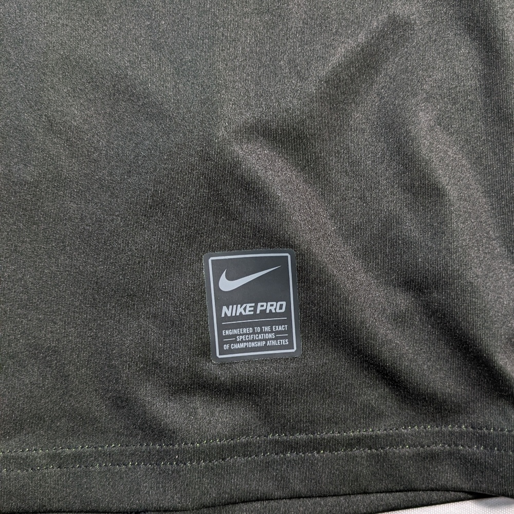 NIKE Dri-fit Black and Green Large Mens Shirt - Picture 5 of 10